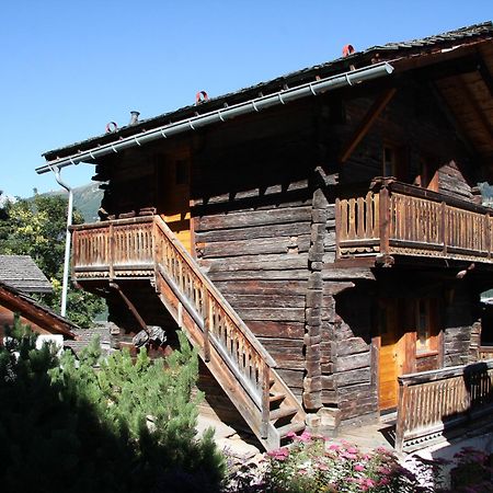 Hotel De Moiry Superieur กรีเมนทซ์ ภายนอก รูปภาพ