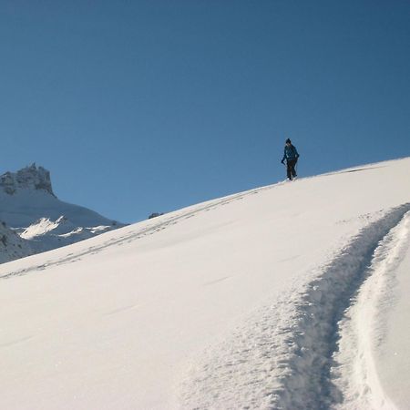 Hotel De Moiry Superieur กรีเมนทซ์ ภายนอก รูปภาพ