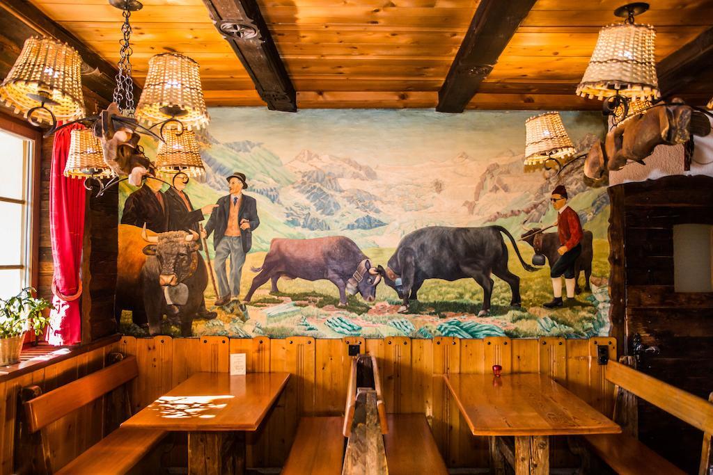 Hotel De Moiry Superieur กรีเมนทซ์ ภายนอก รูปภาพ