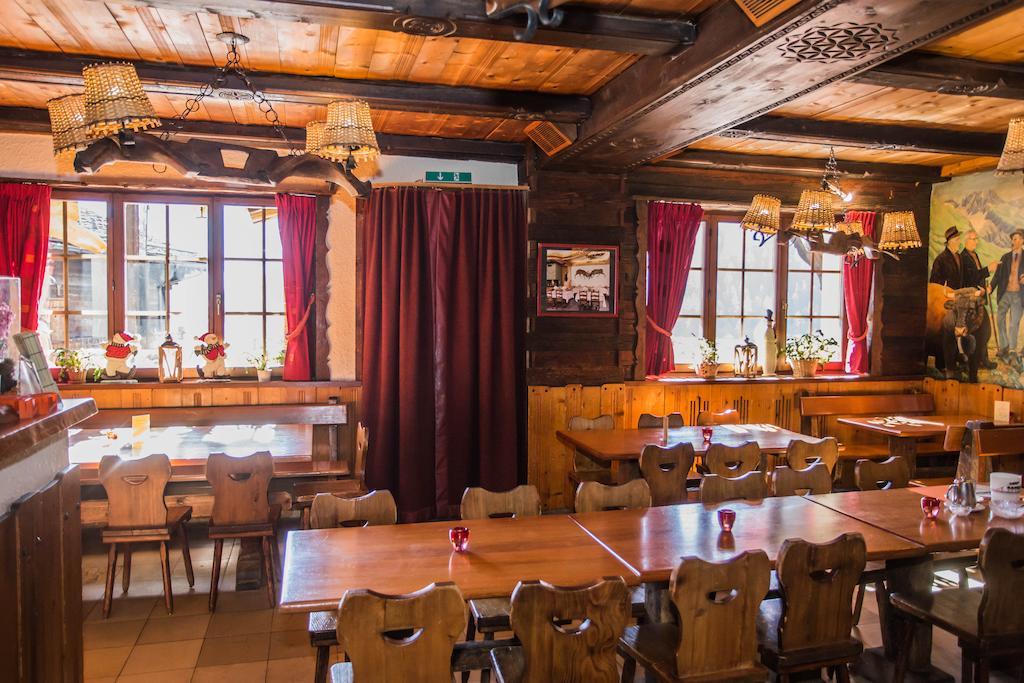 Hotel De Moiry Superieur กรีเมนทซ์ ภายนอก รูปภาพ