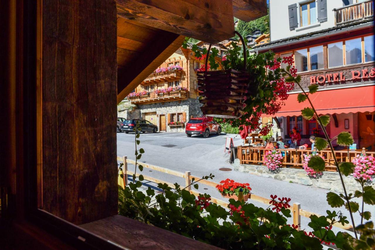 Hotel De Moiry Superieur กรีเมนทซ์ ภายนอก รูปภาพ