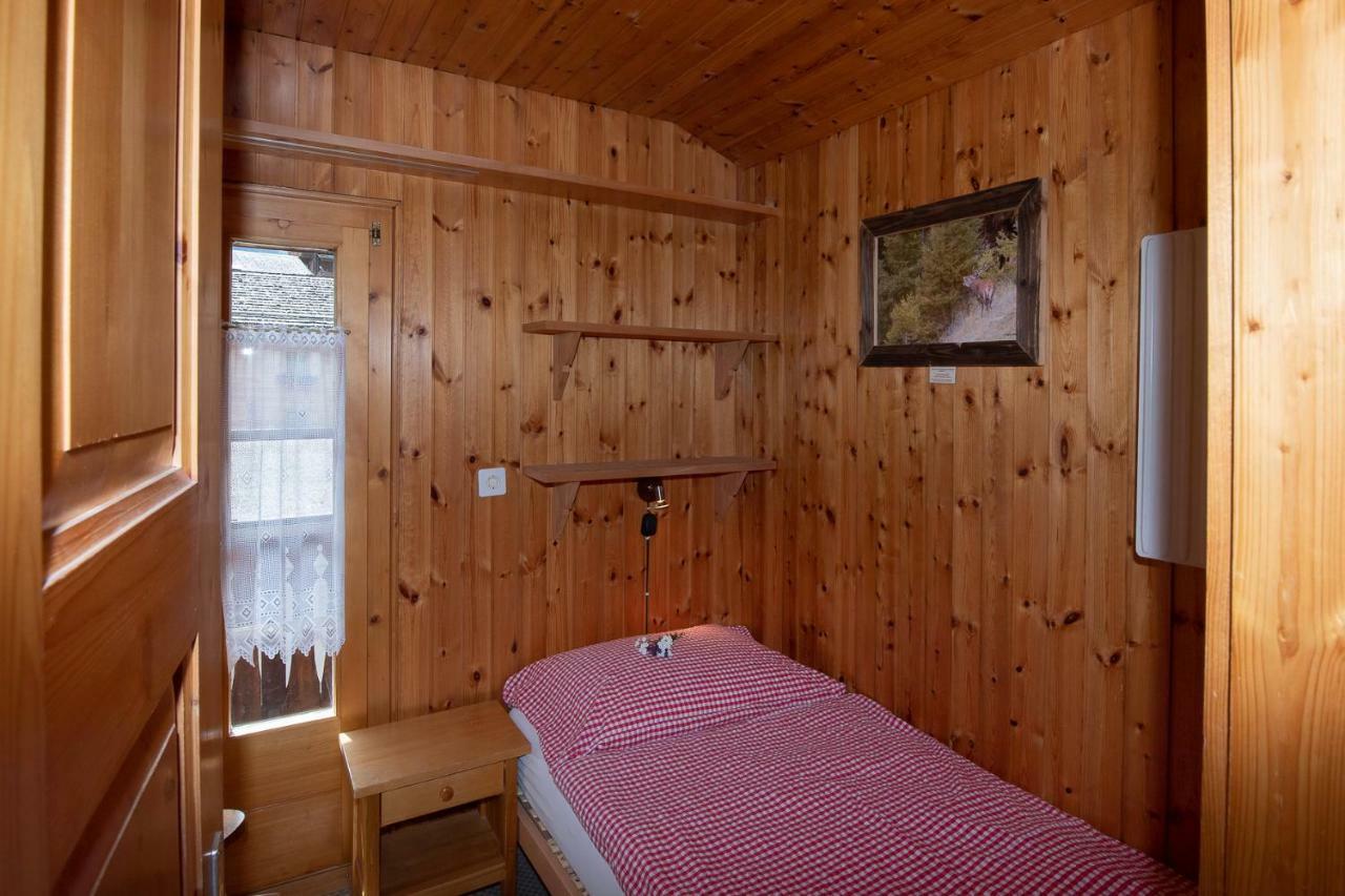 Hotel De Moiry Superieur กรีเมนทซ์ ภายนอก รูปภาพ