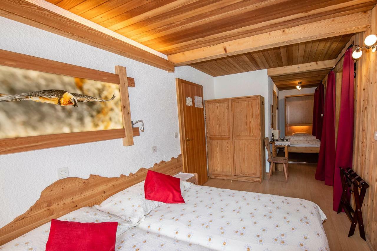 Hotel De Moiry Superieur กรีเมนทซ์ ภายนอก รูปภาพ