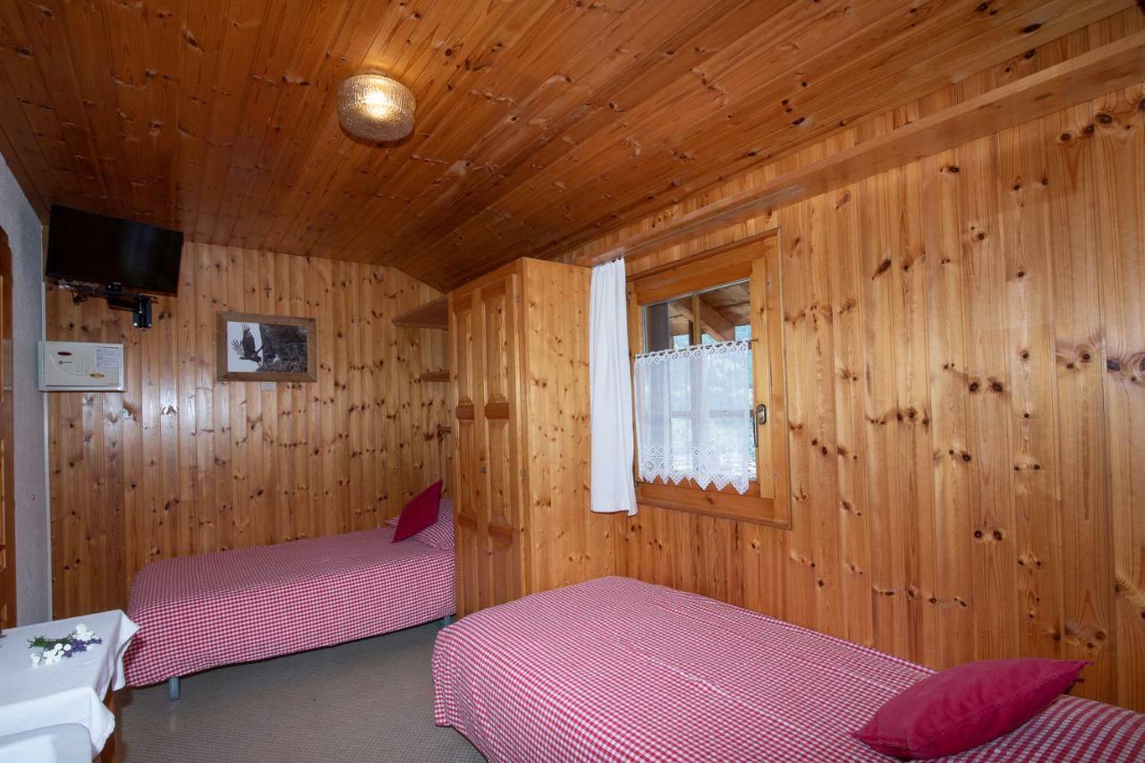 Hotel De Moiry Superieur กรีเมนทซ์ ภายนอก รูปภาพ