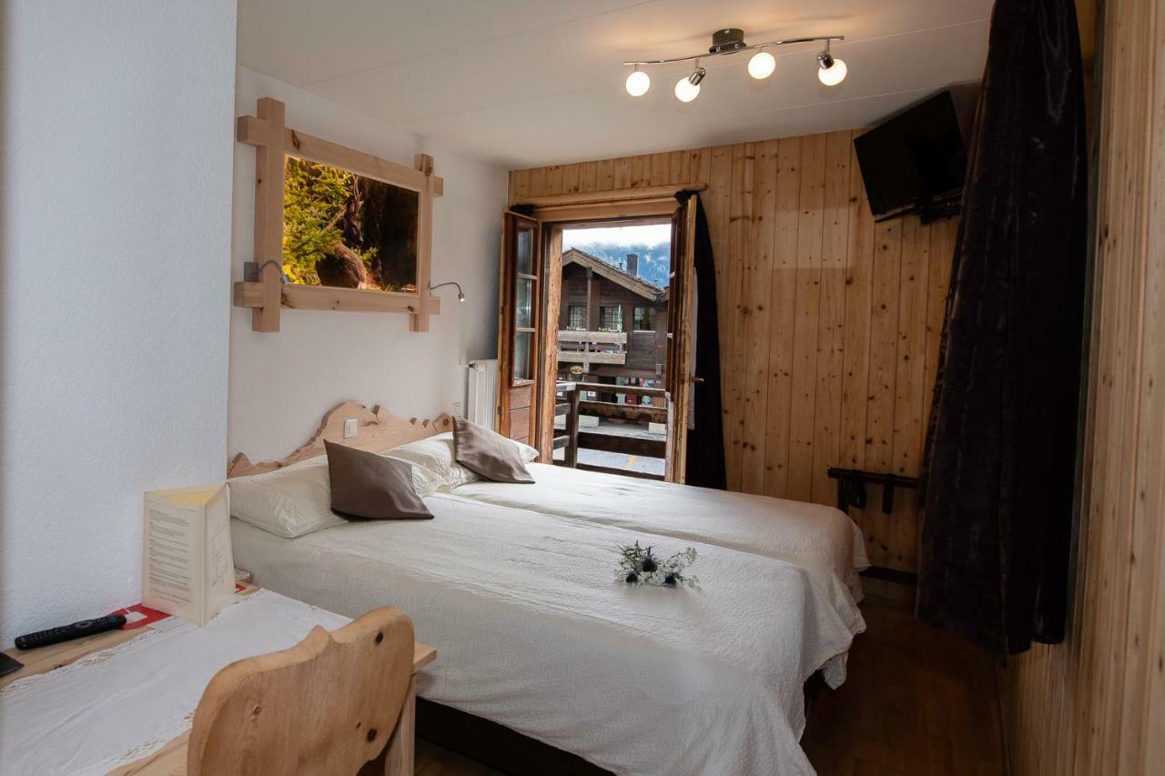 Hotel De Moiry Superieur กรีเมนทซ์ ภายนอก รูปภาพ