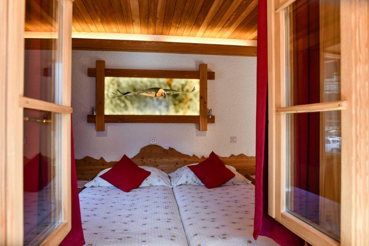 Hotel De Moiry Superieur กรีเมนทซ์ ภายนอก รูปภาพ